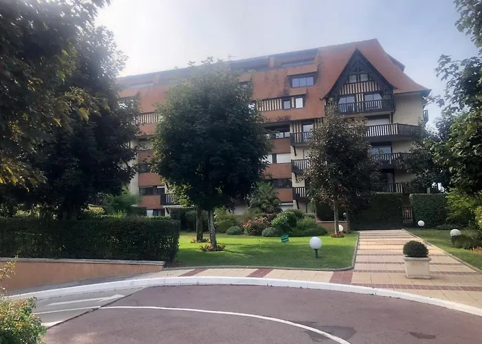 Апартаменты Charming Beachfront In Довиль