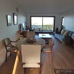아파트 Charming Beachfront In *
