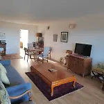 Charming Beachfront In 아파트 *