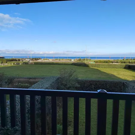 Appartement Charming Beachfront In *