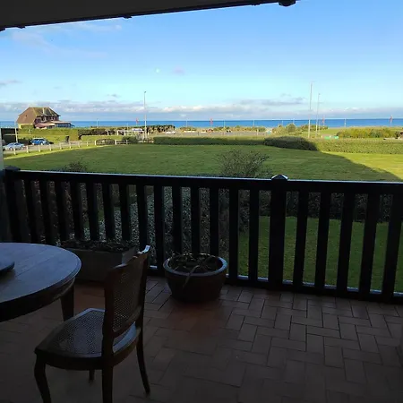 Apartment Charming Beachfront In