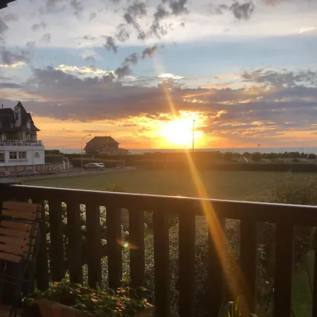 Charming Beachfront In Deauville