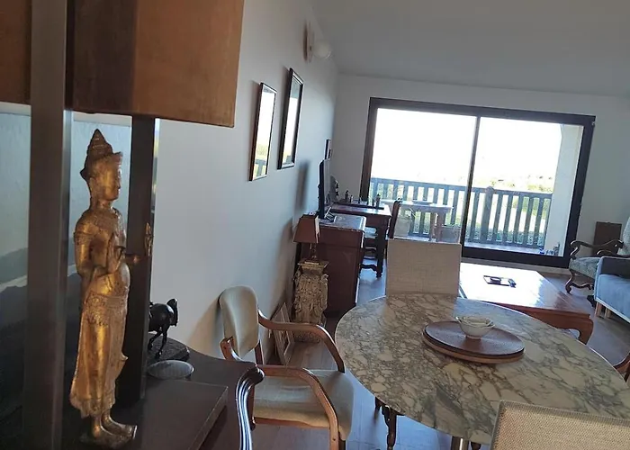 Charming Beachfront In 多维尔