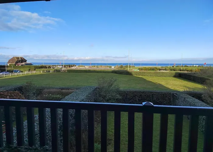 公寓 Charming Beachfront In *