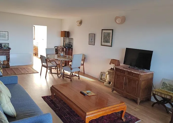 Charming Beachfront In 公寓 *