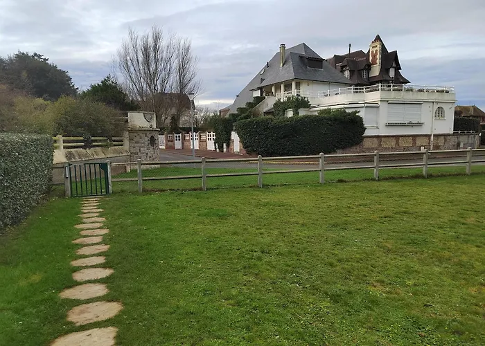 Charming Beachfront In 公寓