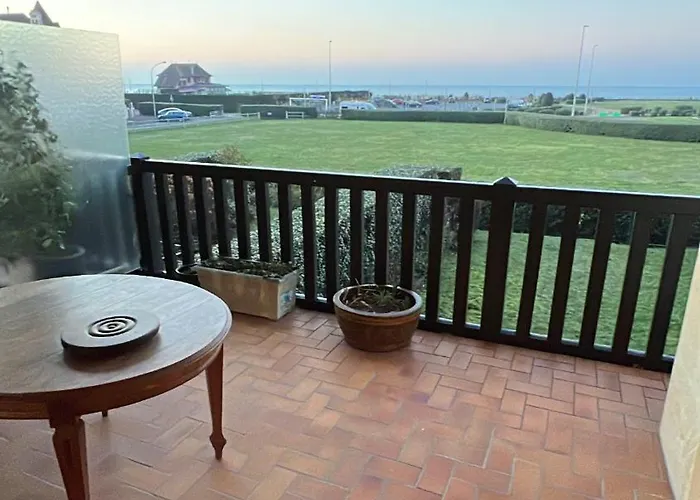 公寓 Charming Beachfront In